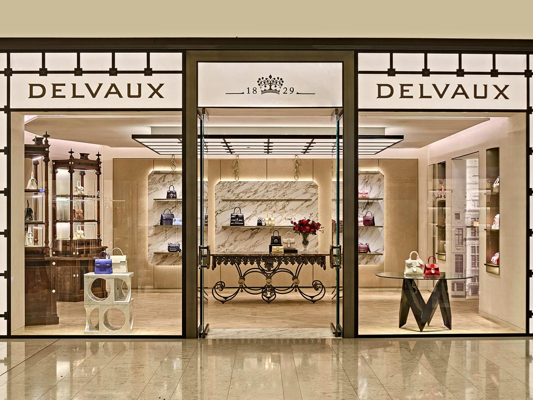 DELVAUX☆Pin D Multifunction Mistral - Argile 直営店買付 パン D マルチファンクション Mistral - Argile
