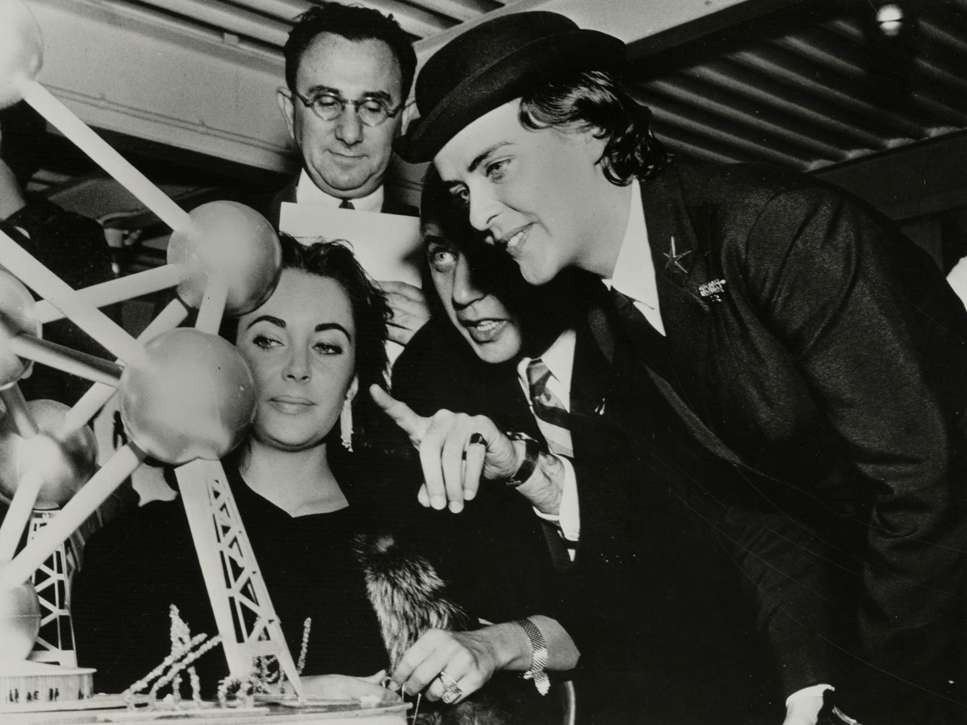 カプリス」 | Delvaux