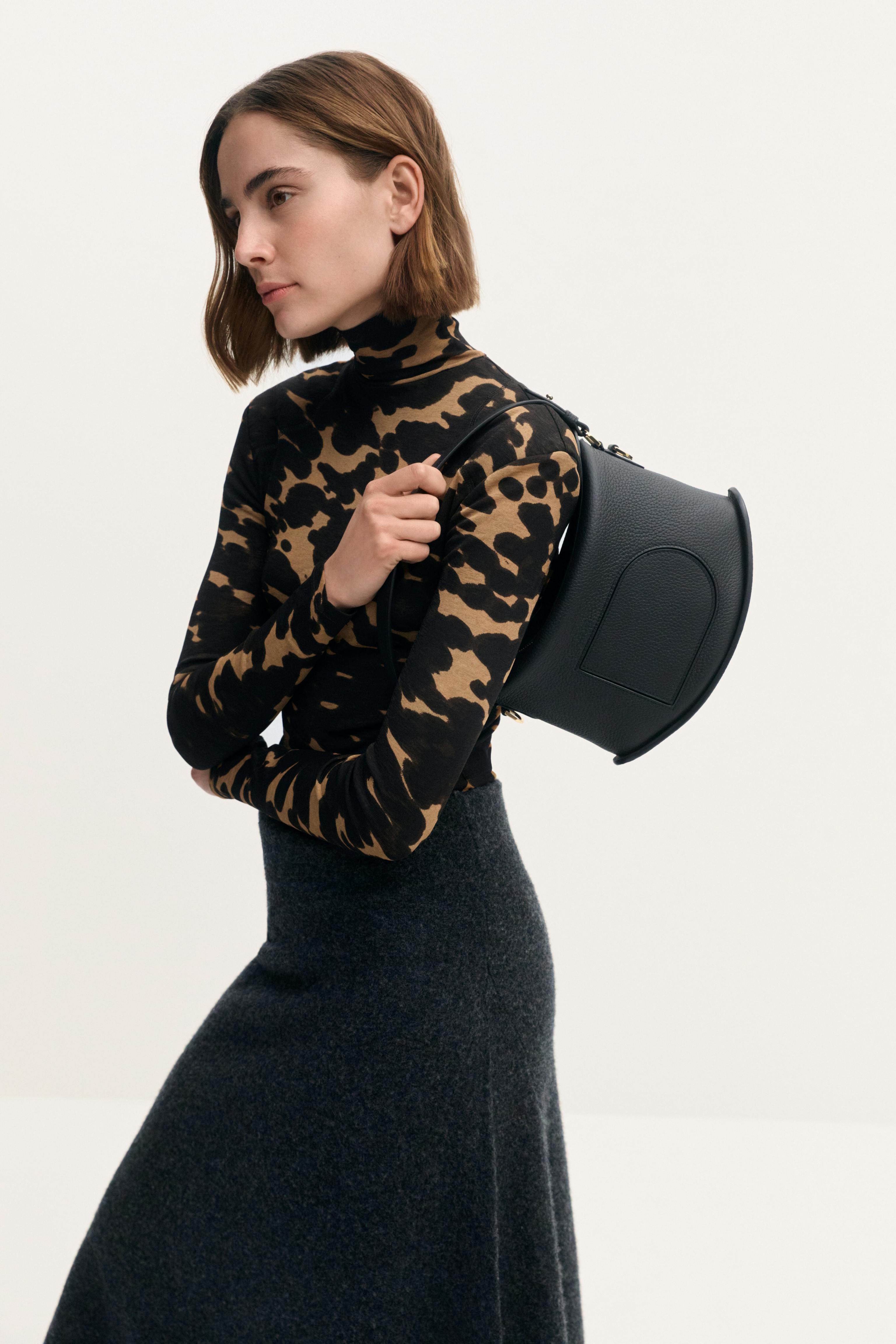 251106 TK Delvaux 3745 F 1