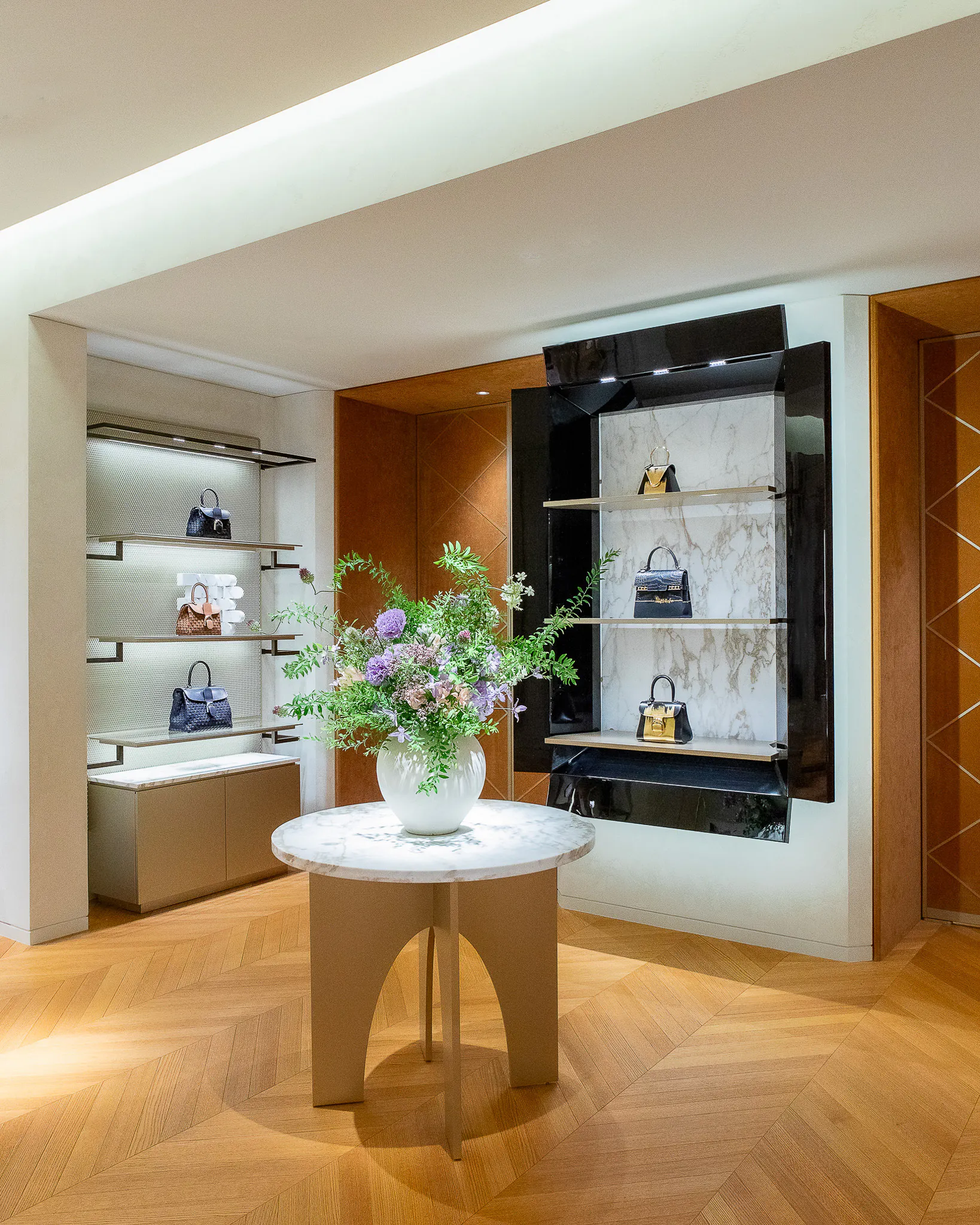 ぱさま専用DELVAUXデルヴォー デルヴォー 日本橋三越本店 | Delvaux