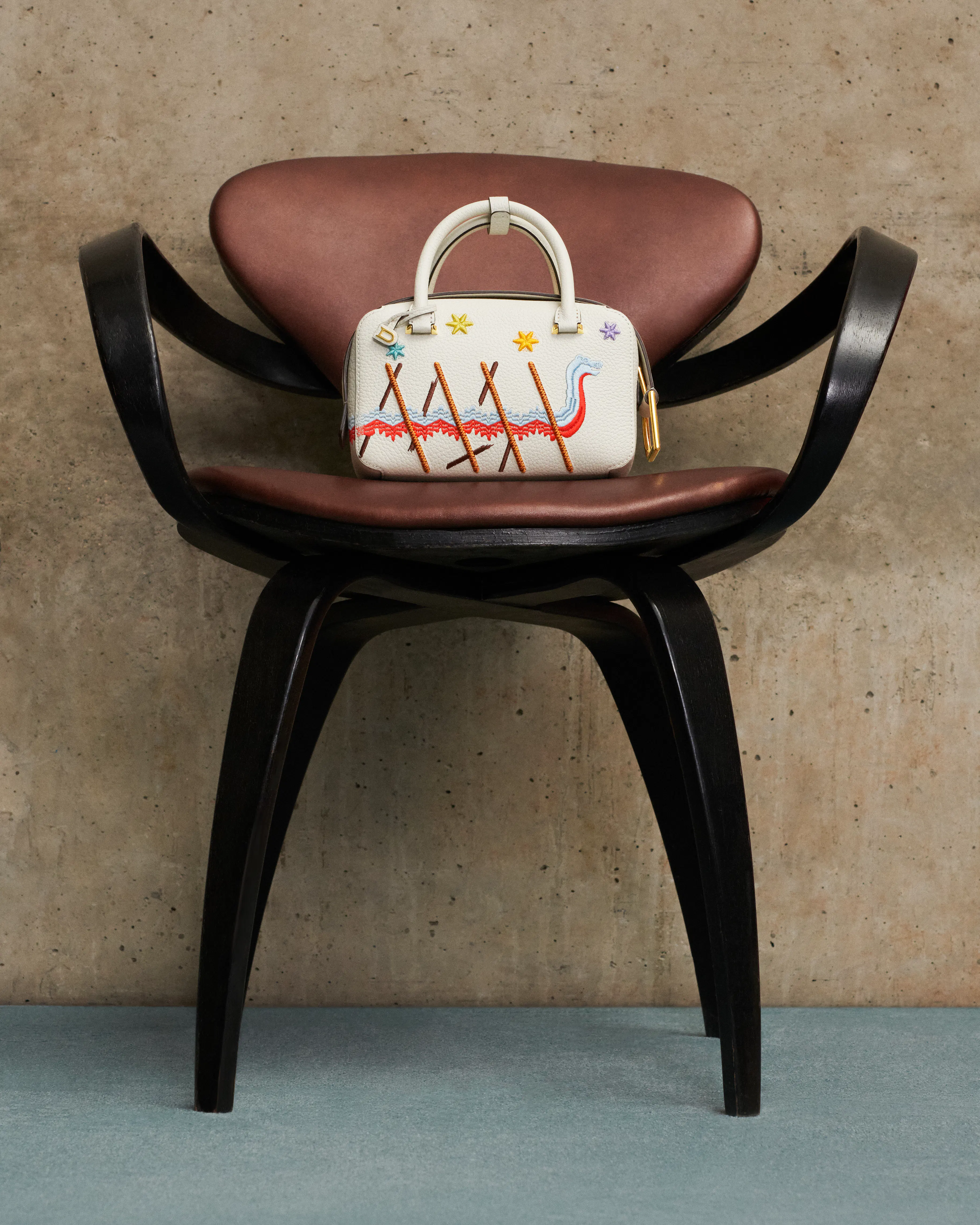 DELVAUXデルヴォー ブランドブック2009年　 超希少 Delvaux Dubai Dubai Mall | Delvaux