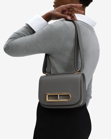 Delvaux 推出全新The Lingot 手袋，簡約外型低調地流露高級感！