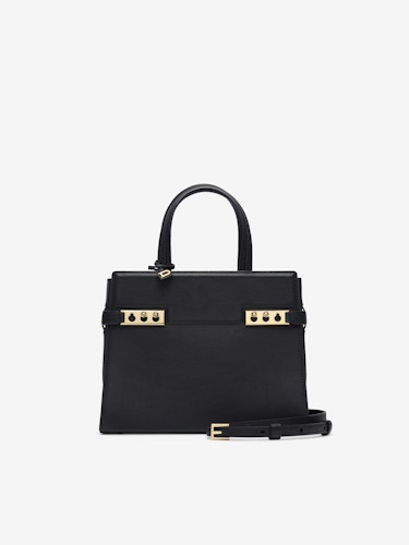https://delvaux-media.imgix.net/products/Tempete-Crush-PM-Black_01.jpg?auto=format&crop=focalpoint&domain=delvaux-media.imgix.net&fit=crop&w=375&h=500&q=82&fm=pjpg&fp-x=0.5&fp-y=0.5&ixlib=php-2.1.1