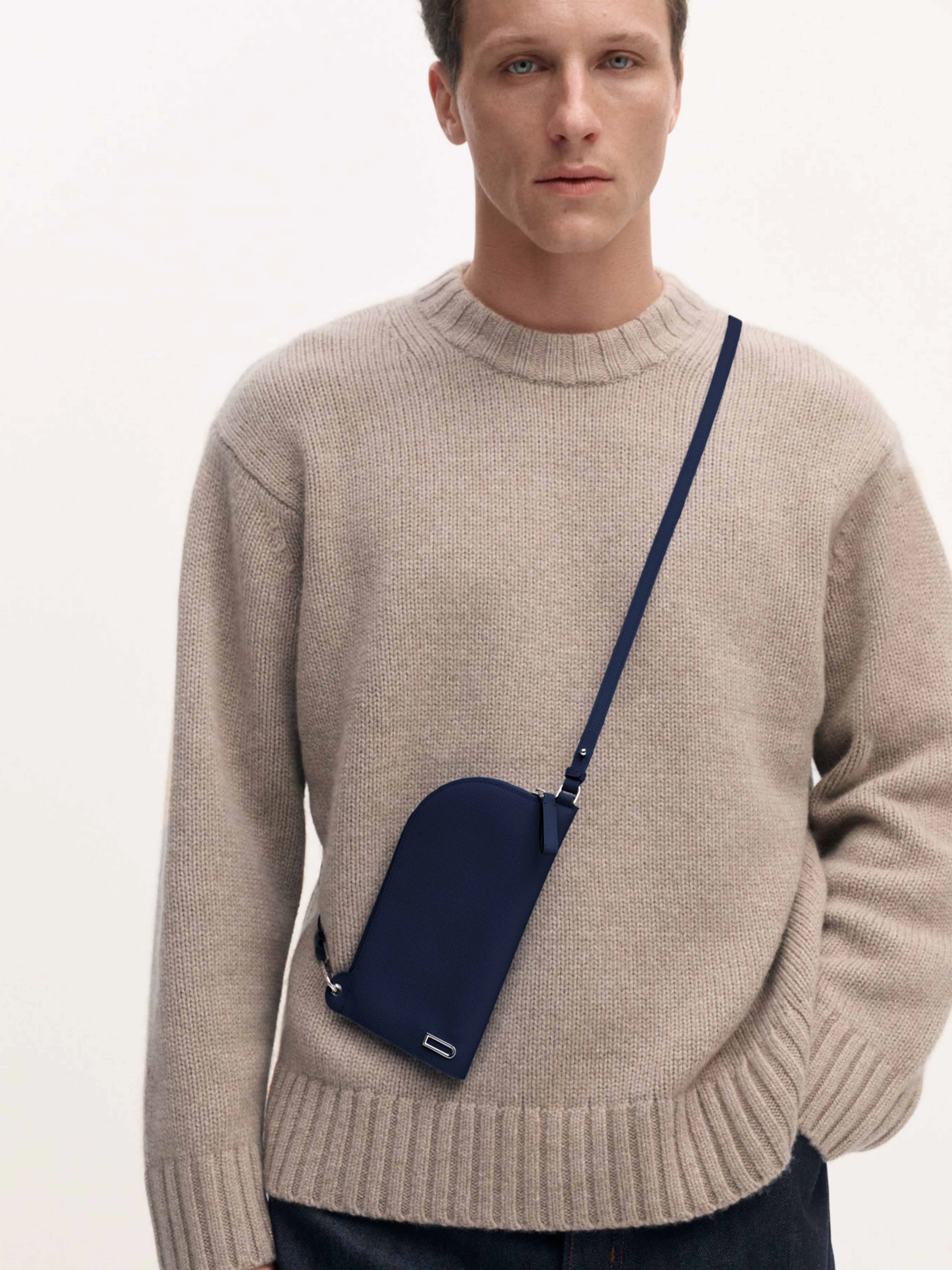Vagabond-Phone-Pouch-Alpina-